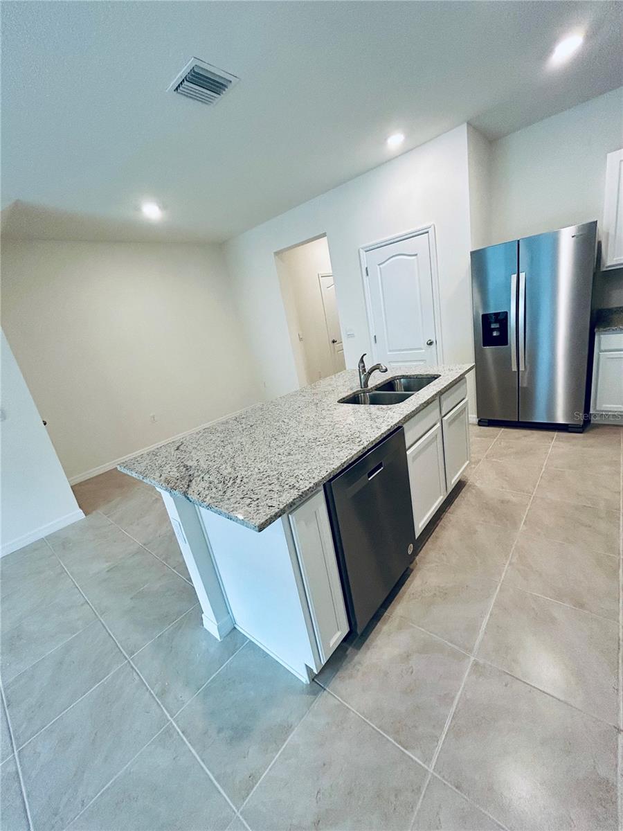 Image 6 of 21 For 1535 Lumber Avenue