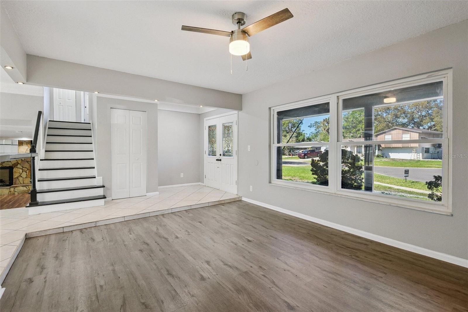 Image 4 of 25 For 7111 Gateway Court