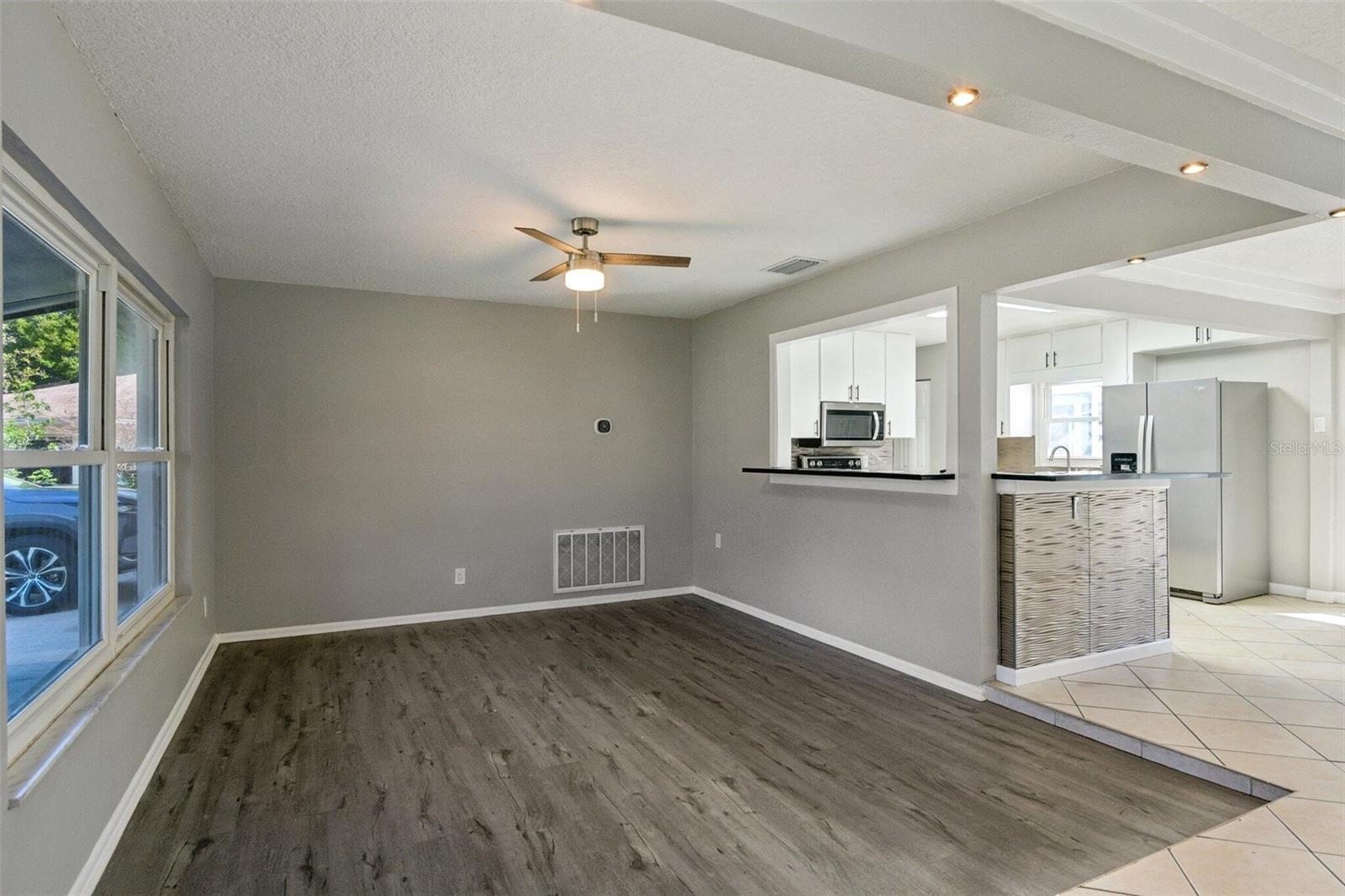 Image 5 of 25 For 7111 Gateway Court