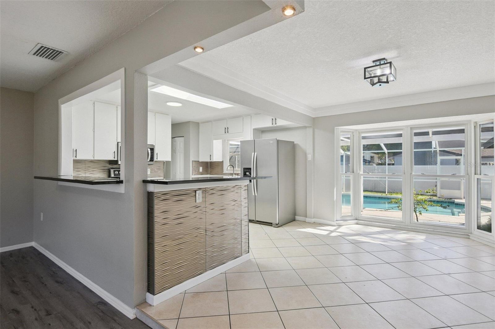 Image 6 of 25 For 7111 Gateway Court