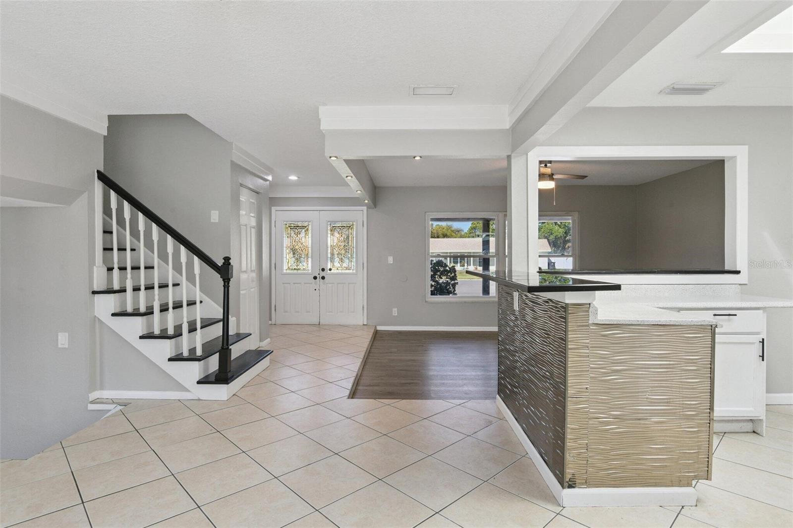 Image 7 of 25 For 7111 Gateway Court