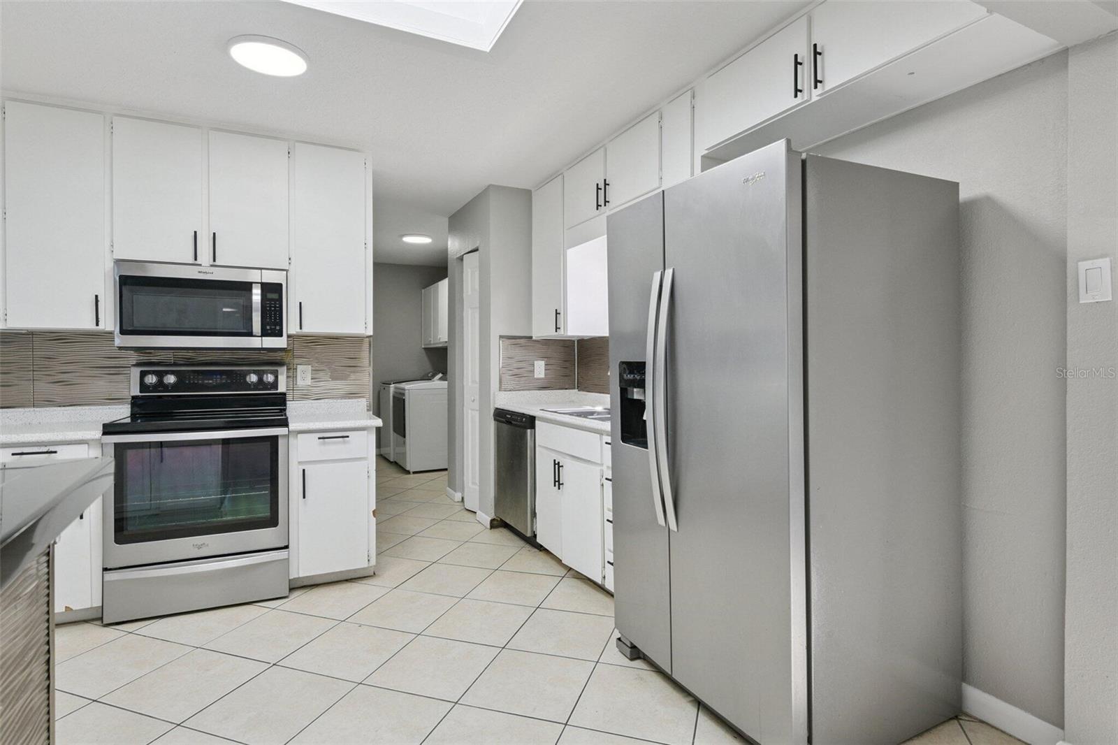 Image 9 of 25 For 7111 Gateway Court