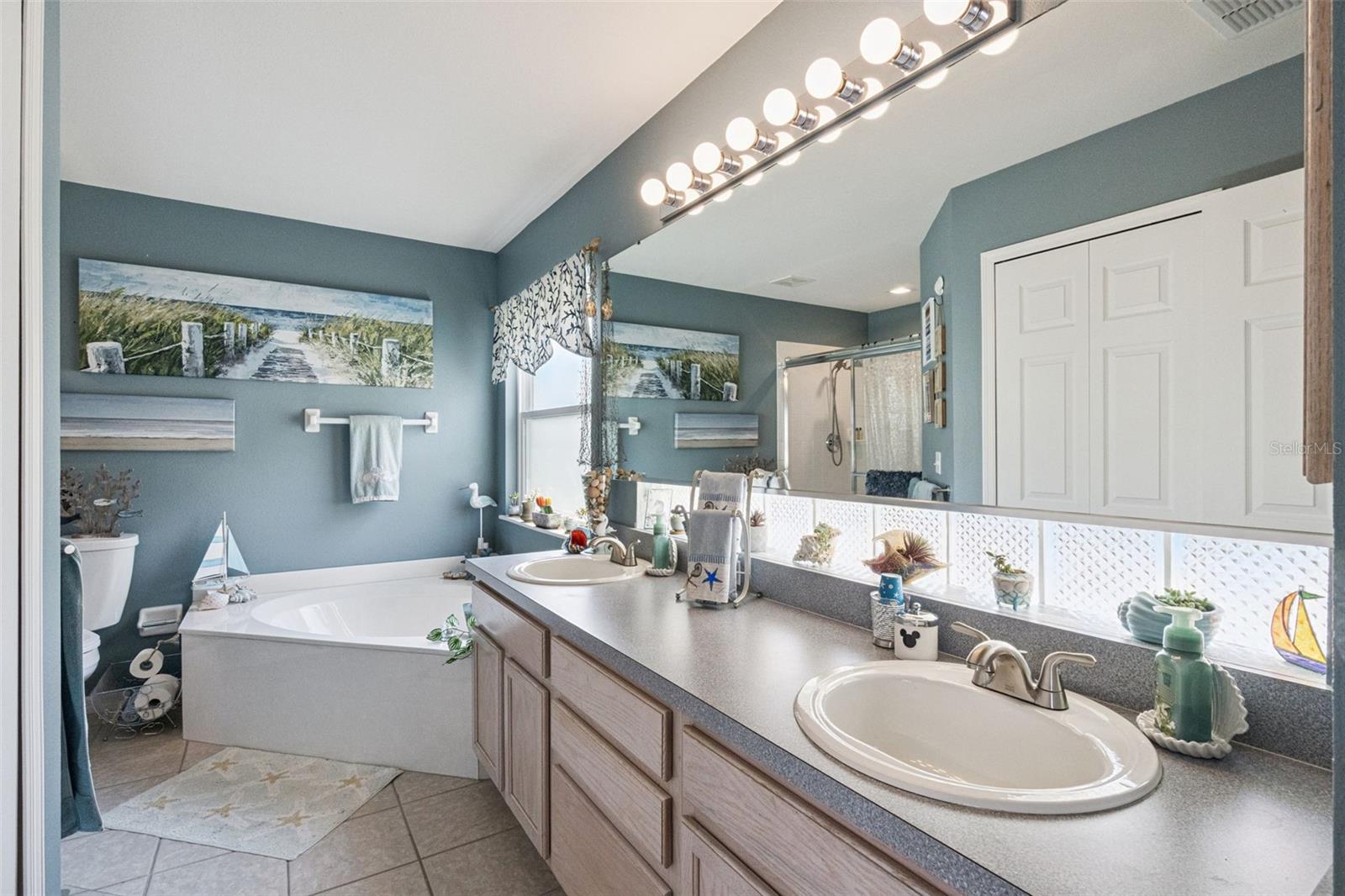 Image 11 of 25 For 326 Canary Island Circle