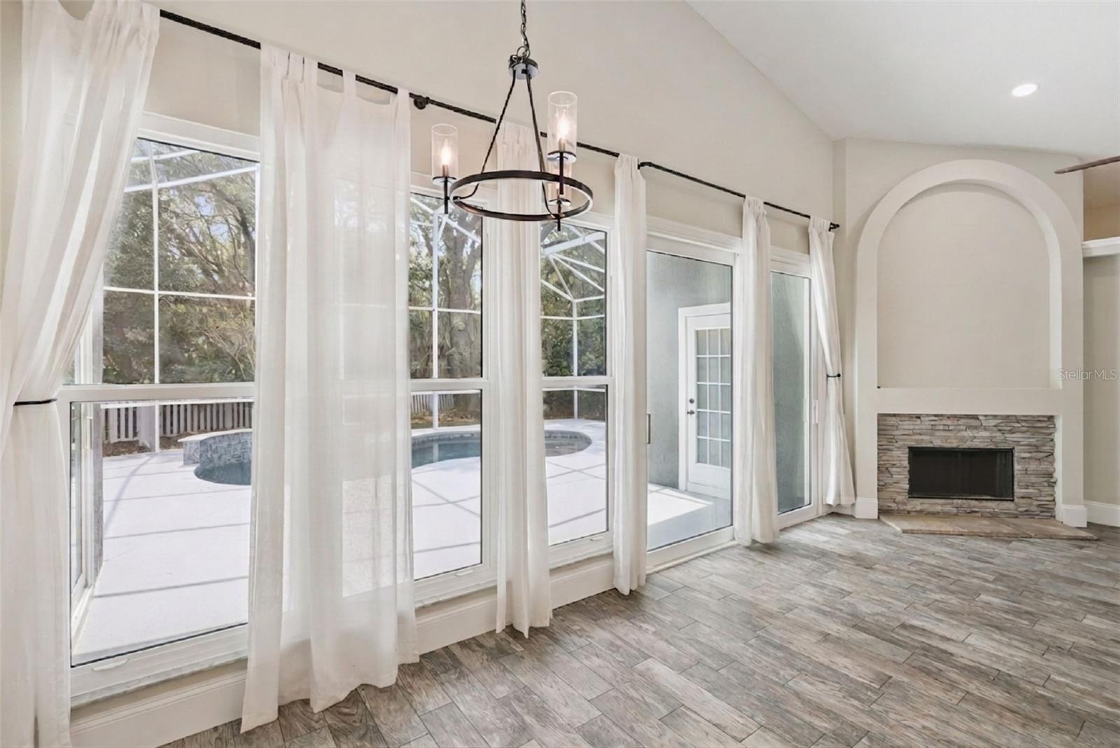 Image 10 of 44 For 1996 Magies Court