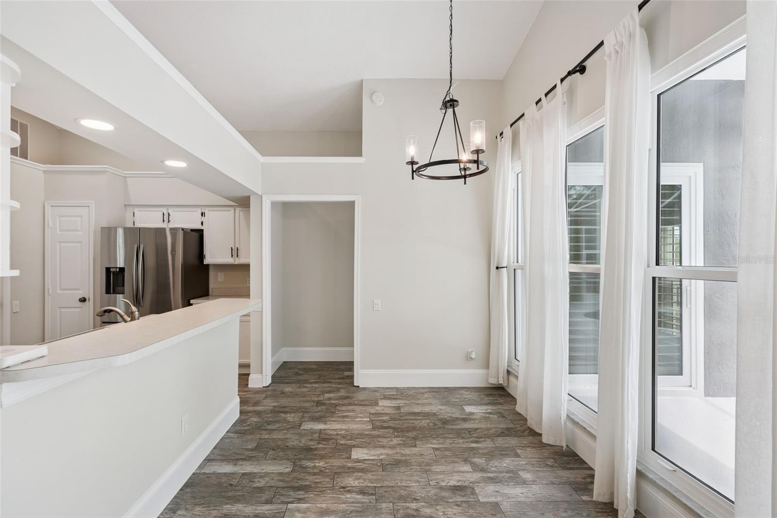 Image 11 of 44 For 1996 Magies Court