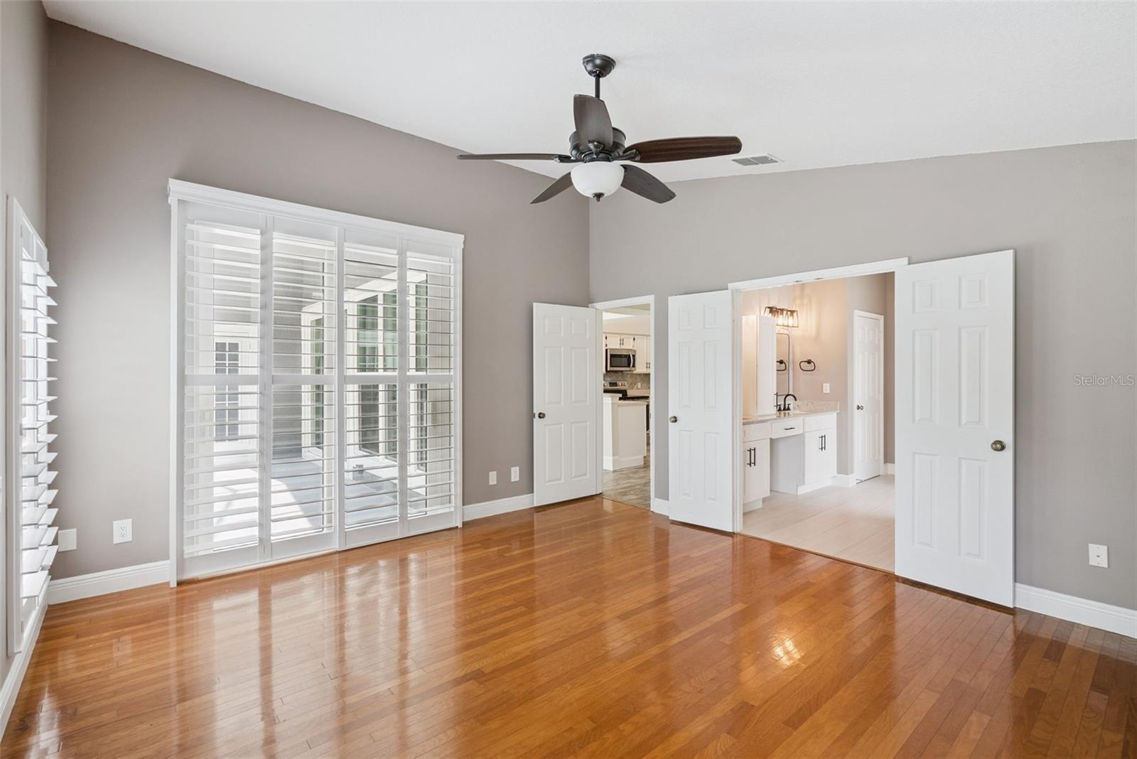 Image 16 of 44 For 1996 Magies Court