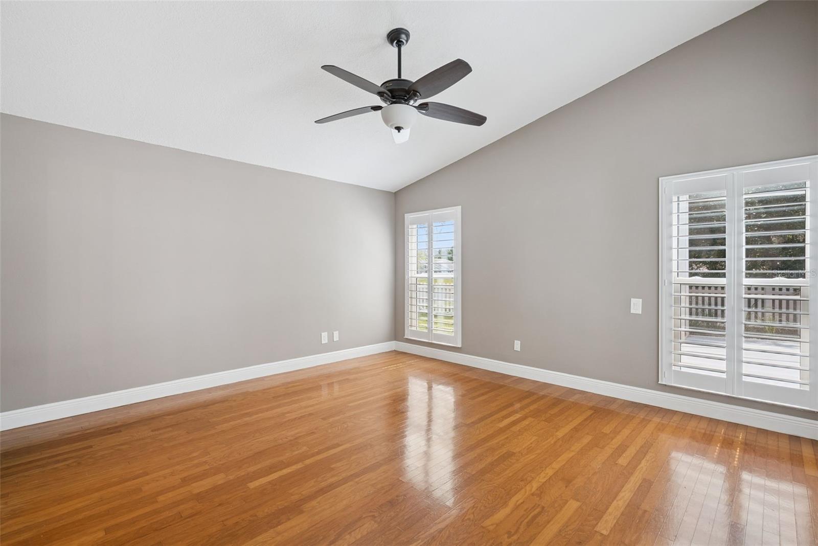 Image 18 of 44 For 1996 Magies Court