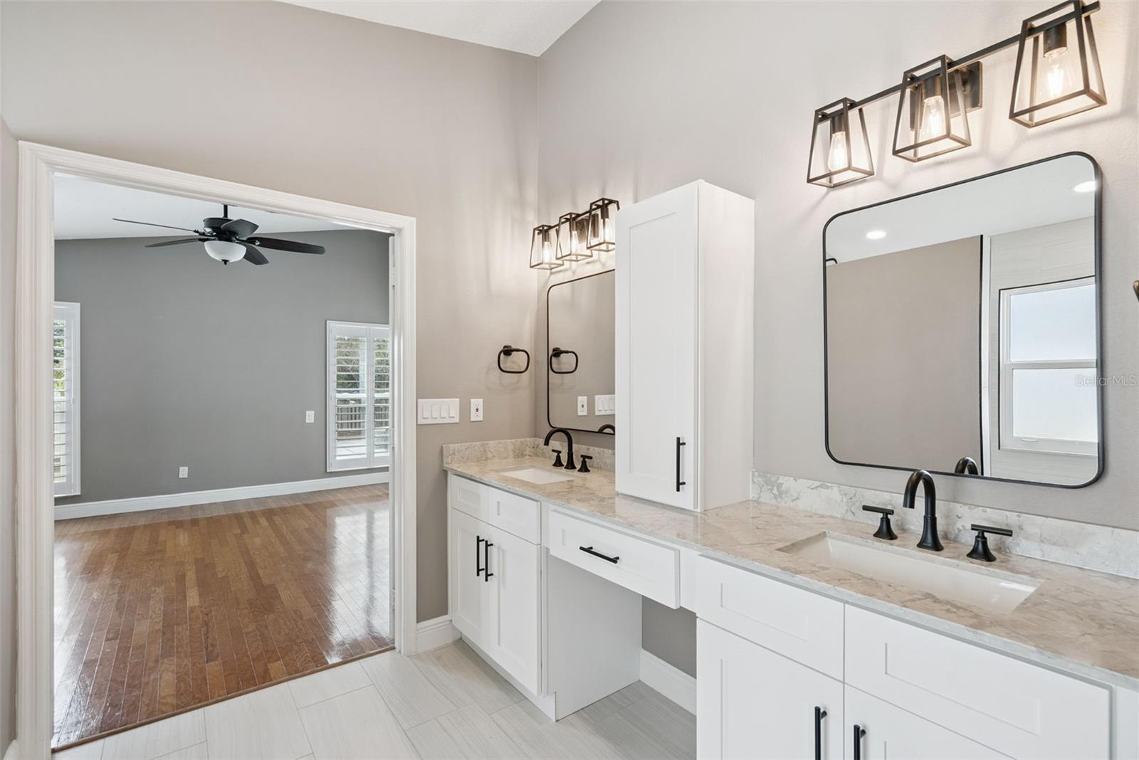 Image 19 of 44 For 1996 Magies Court