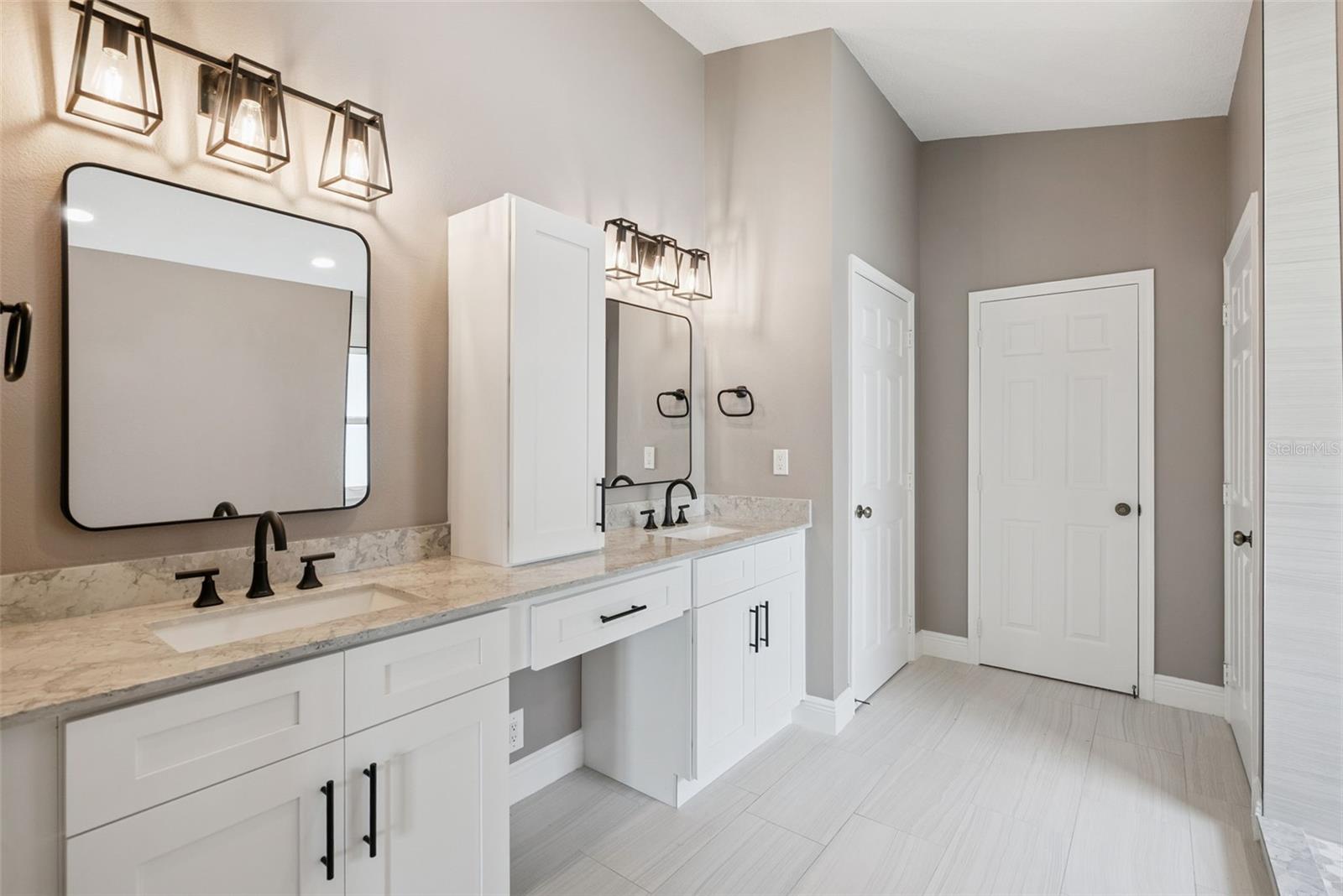 Image 20 of 44 For 1996 Magies Court