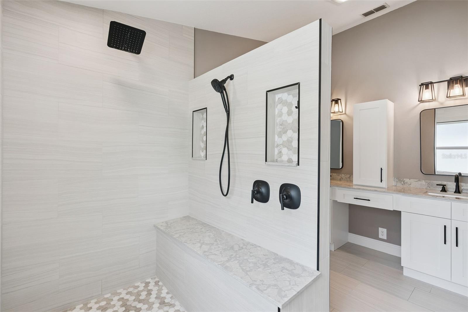 Image 21 of 44 For 1996 Magies Court