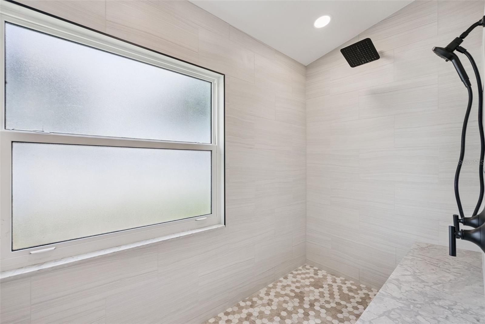 Image 22 of 44 For 1996 Magies Court