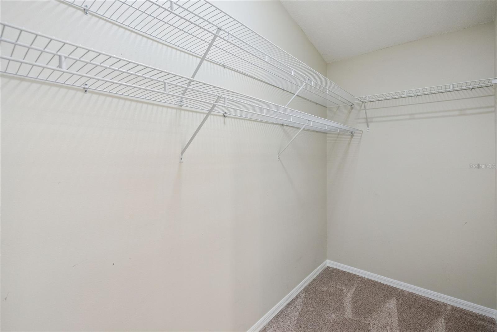 Image 23 of 44 For 1996 Magies Court