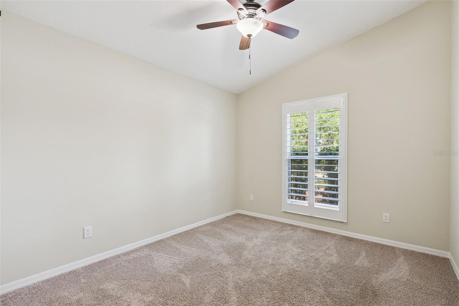 Image 25 of 44 For 1996 Magies Court