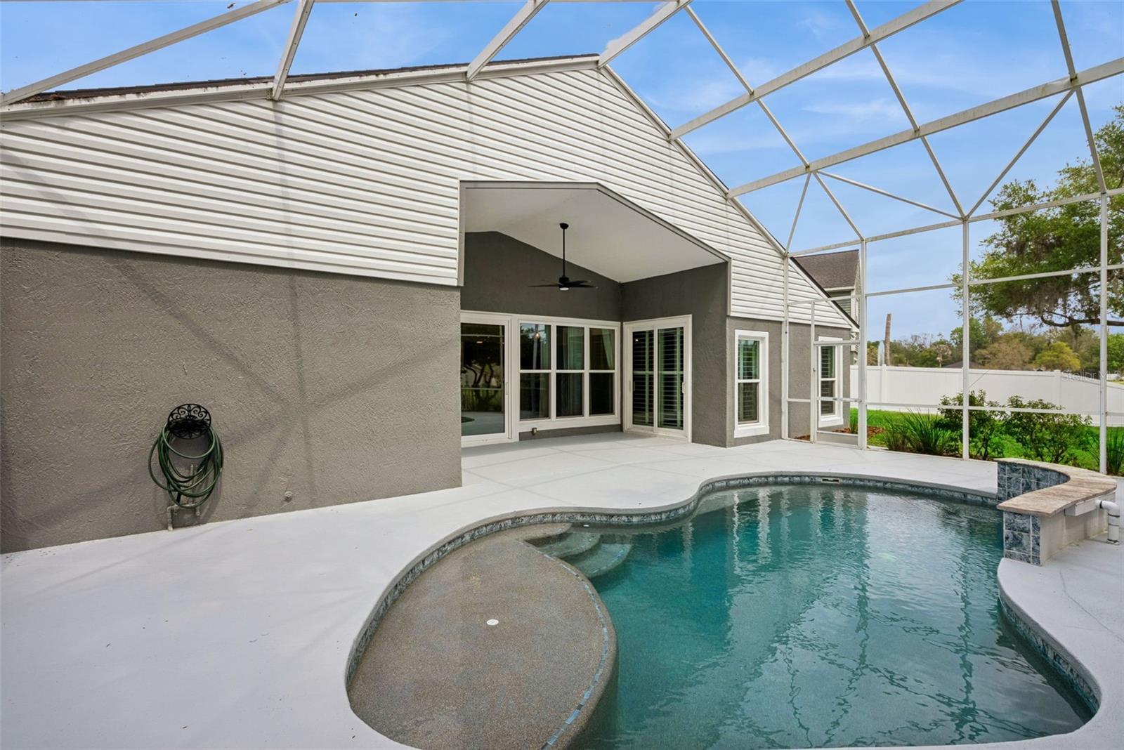 Image 33 of 44 For 1996 Magies Court