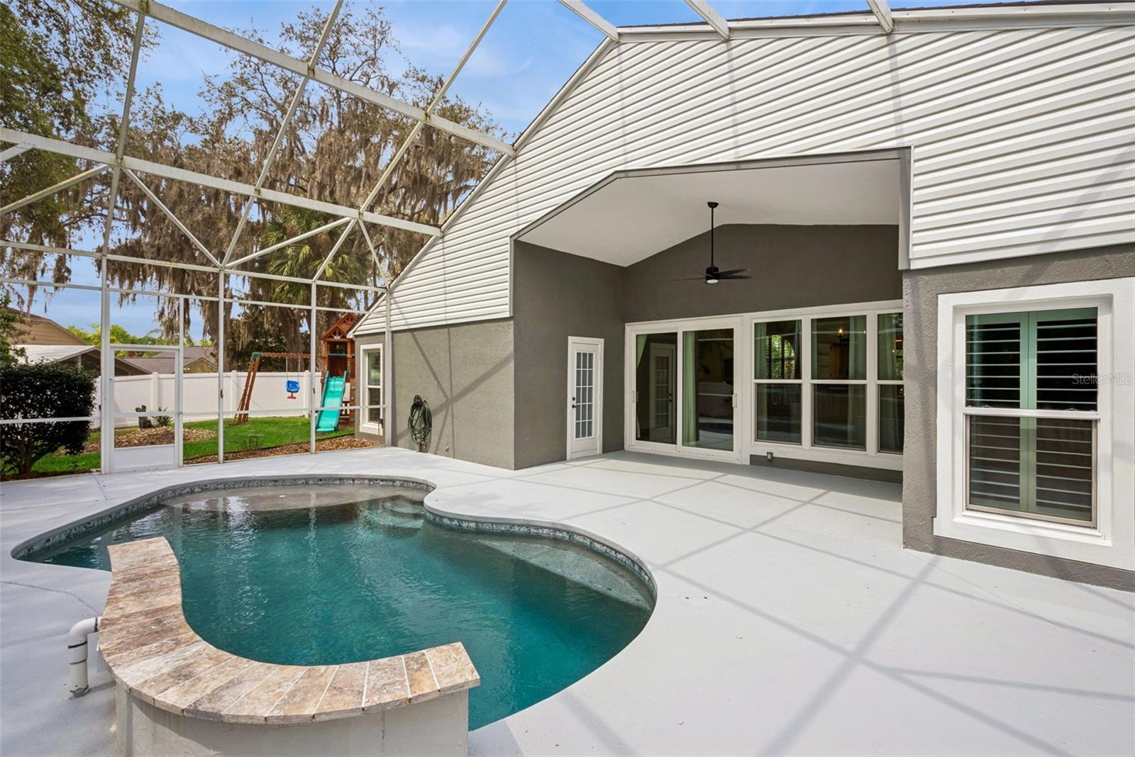 Image 34 of 44 For 1996 Magies Court