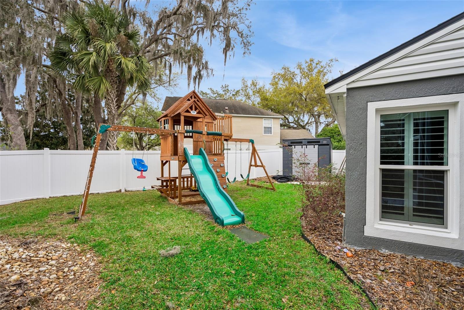 Image 38 of 44 For 1996 Magies Court