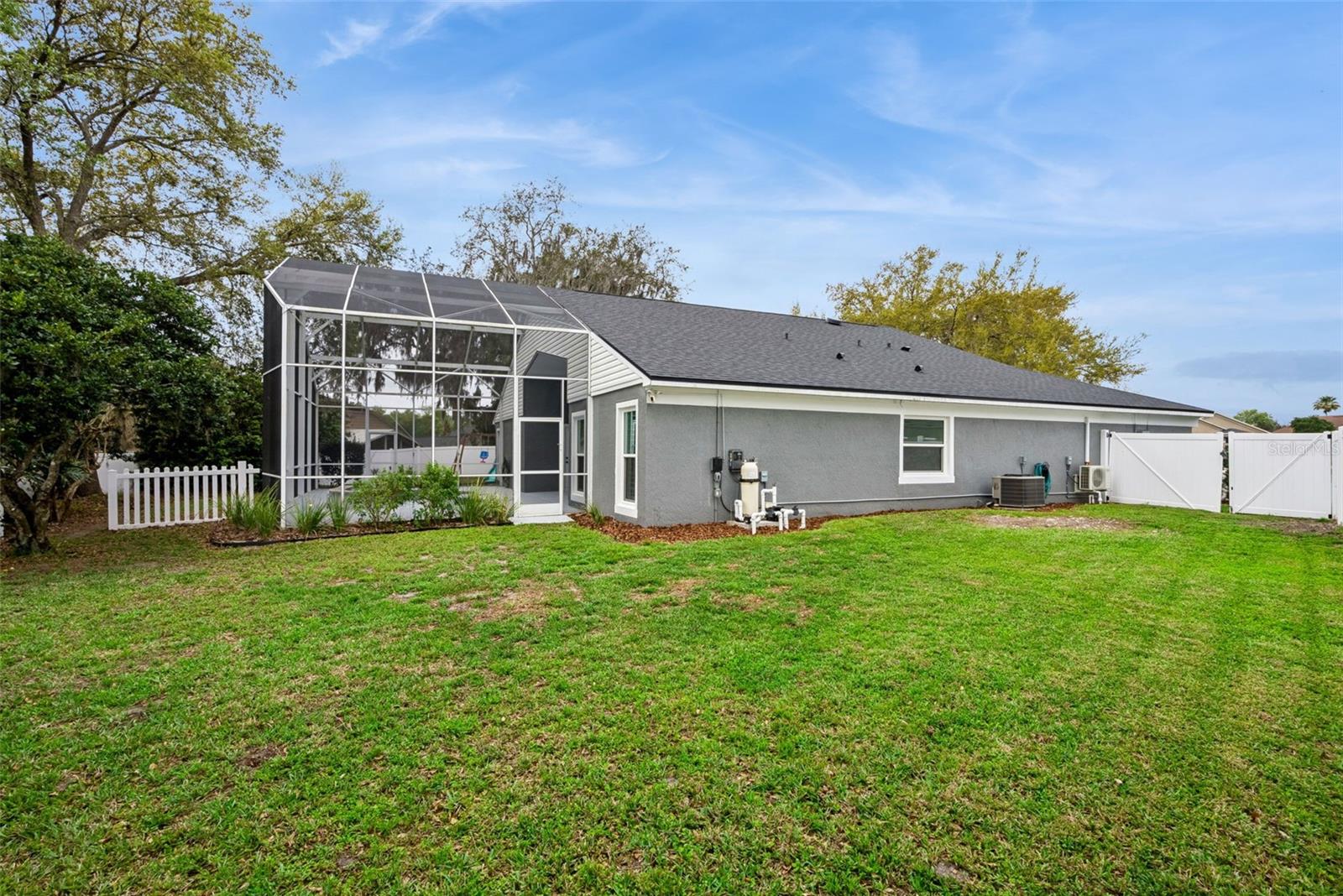 Image 39 of 44 For 1996 Magies Court