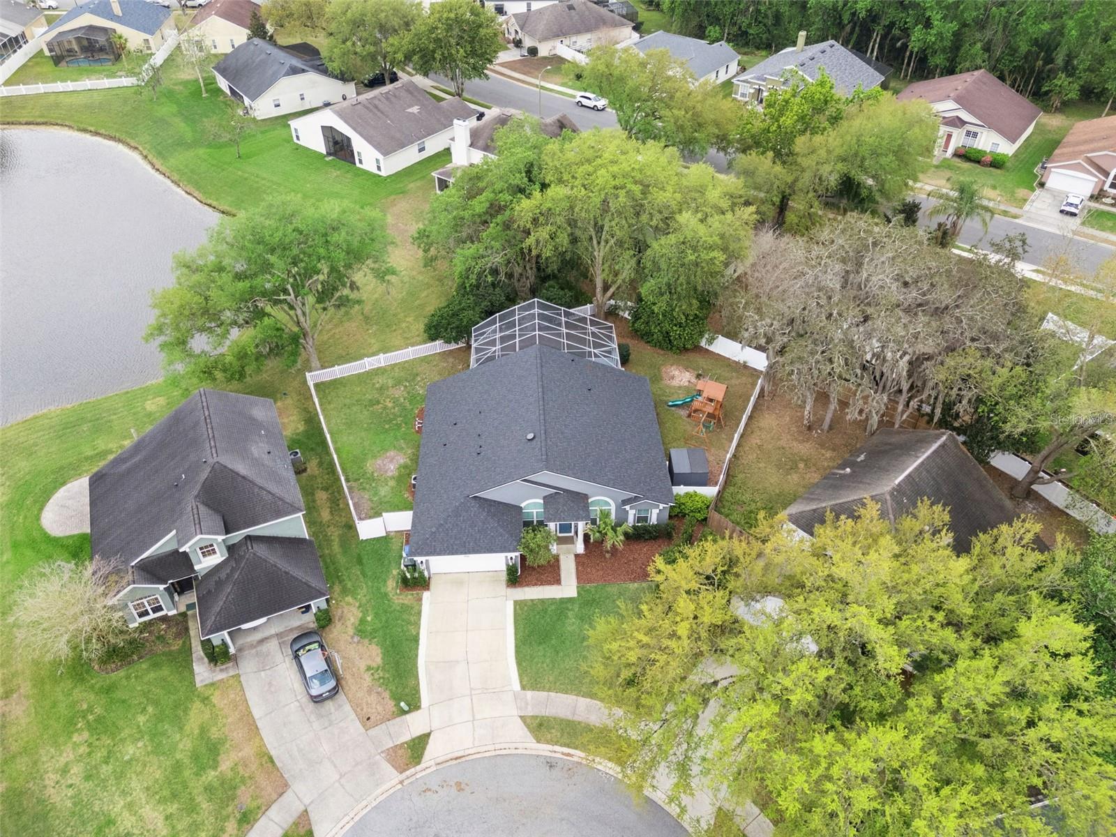 Image 41 of 44 For 1996 Magies Court