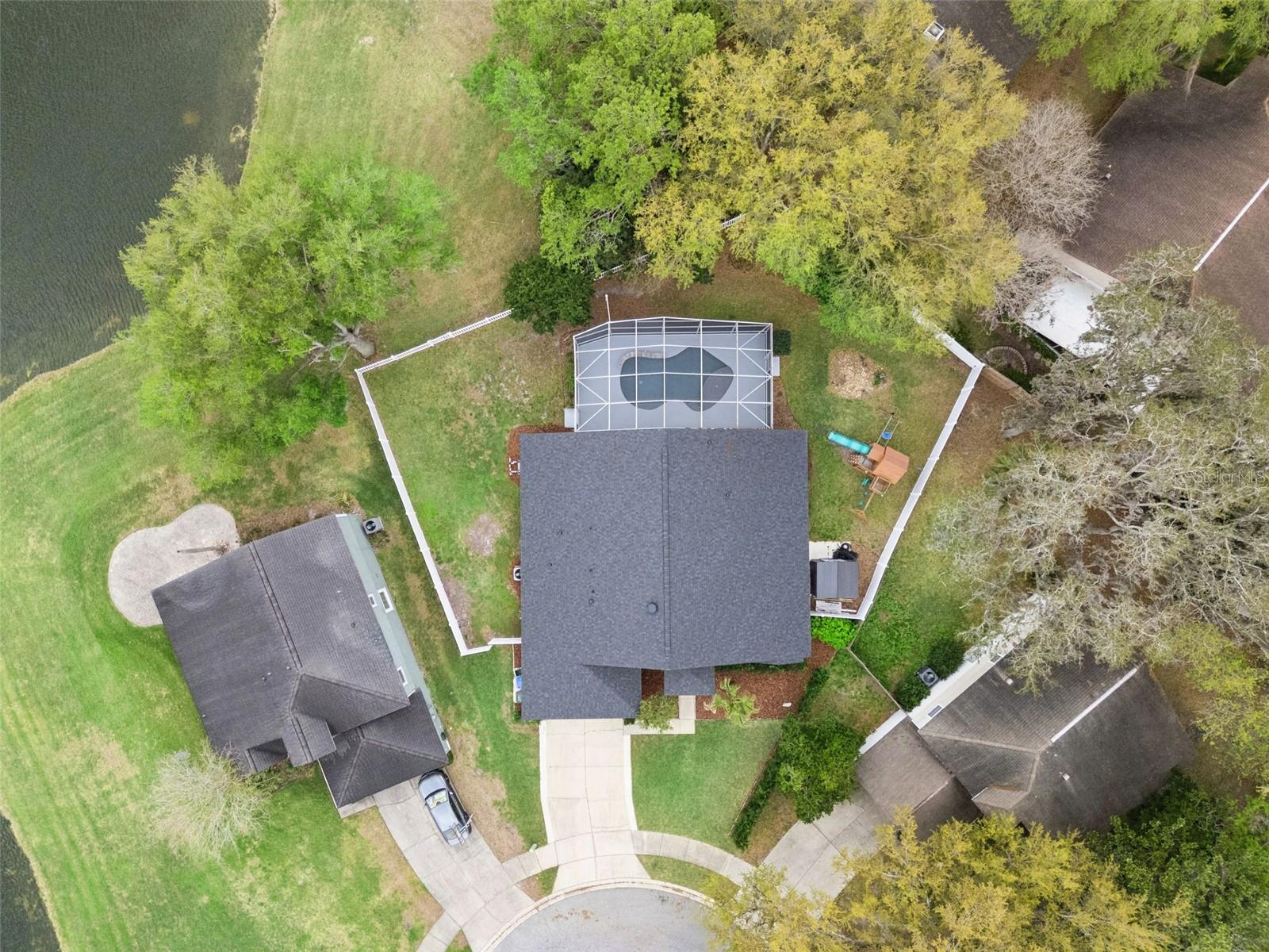 Image 42 of 44 For 1996 Magies Court