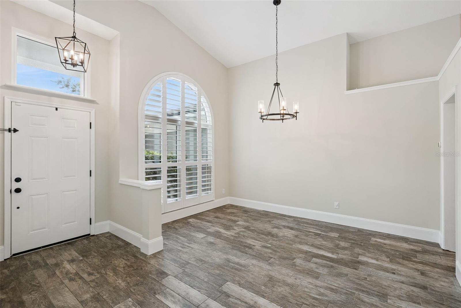 Image 6 of 44 For 1996 Magies Court