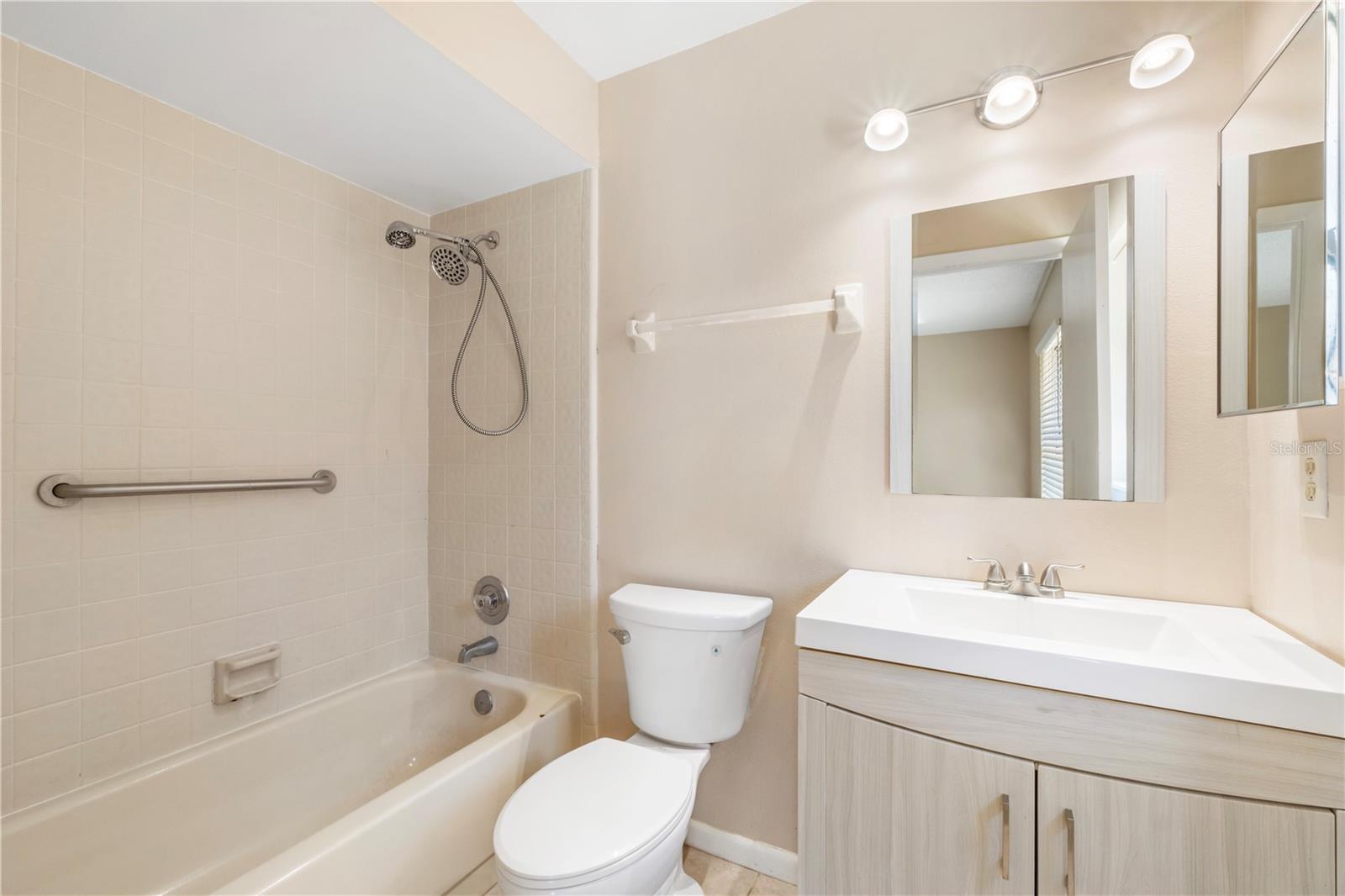 Image 10 of 11 For 314 Douglas Way 900