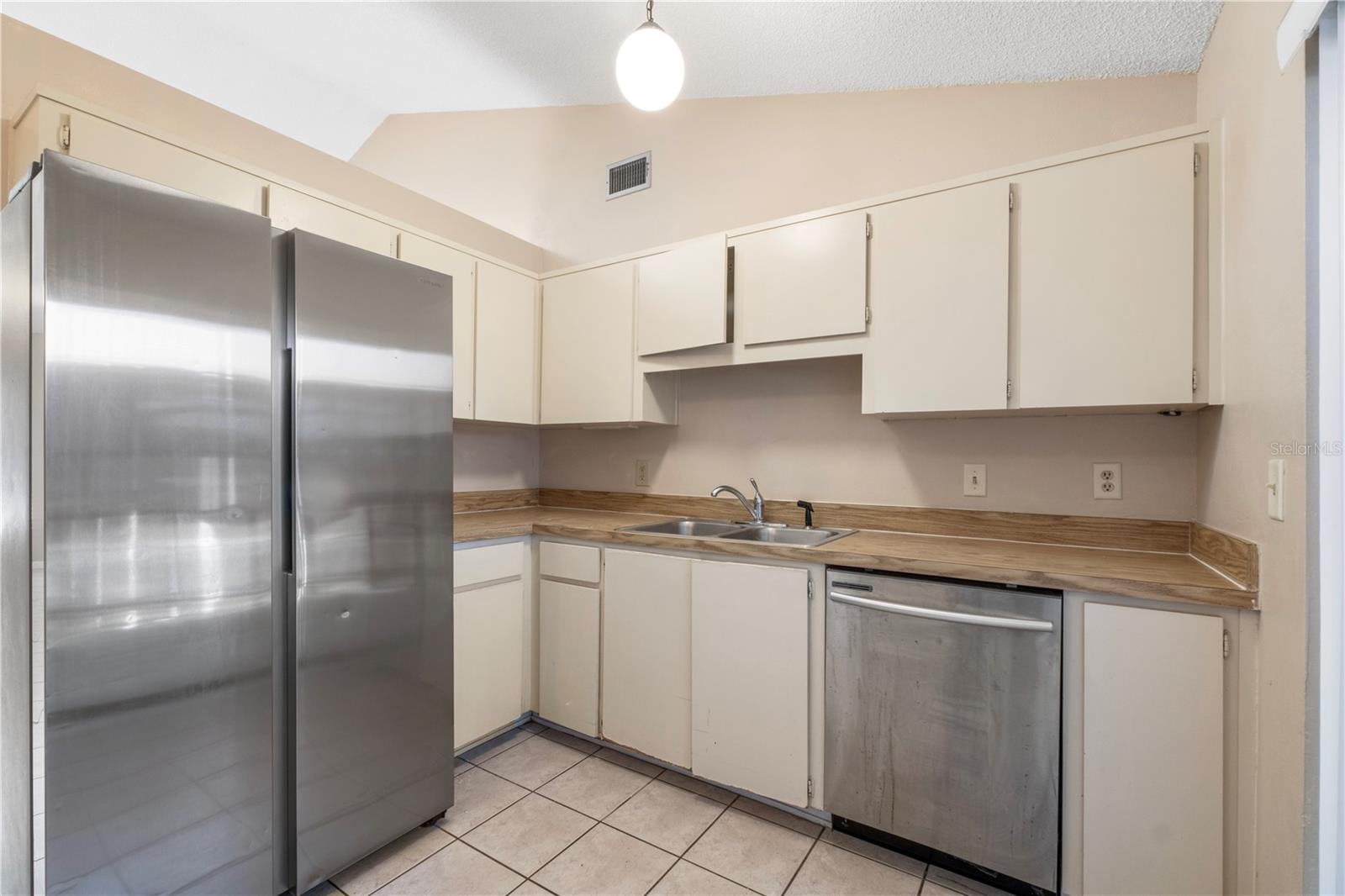 Image 4 of 11 For 314 Douglas Way 900