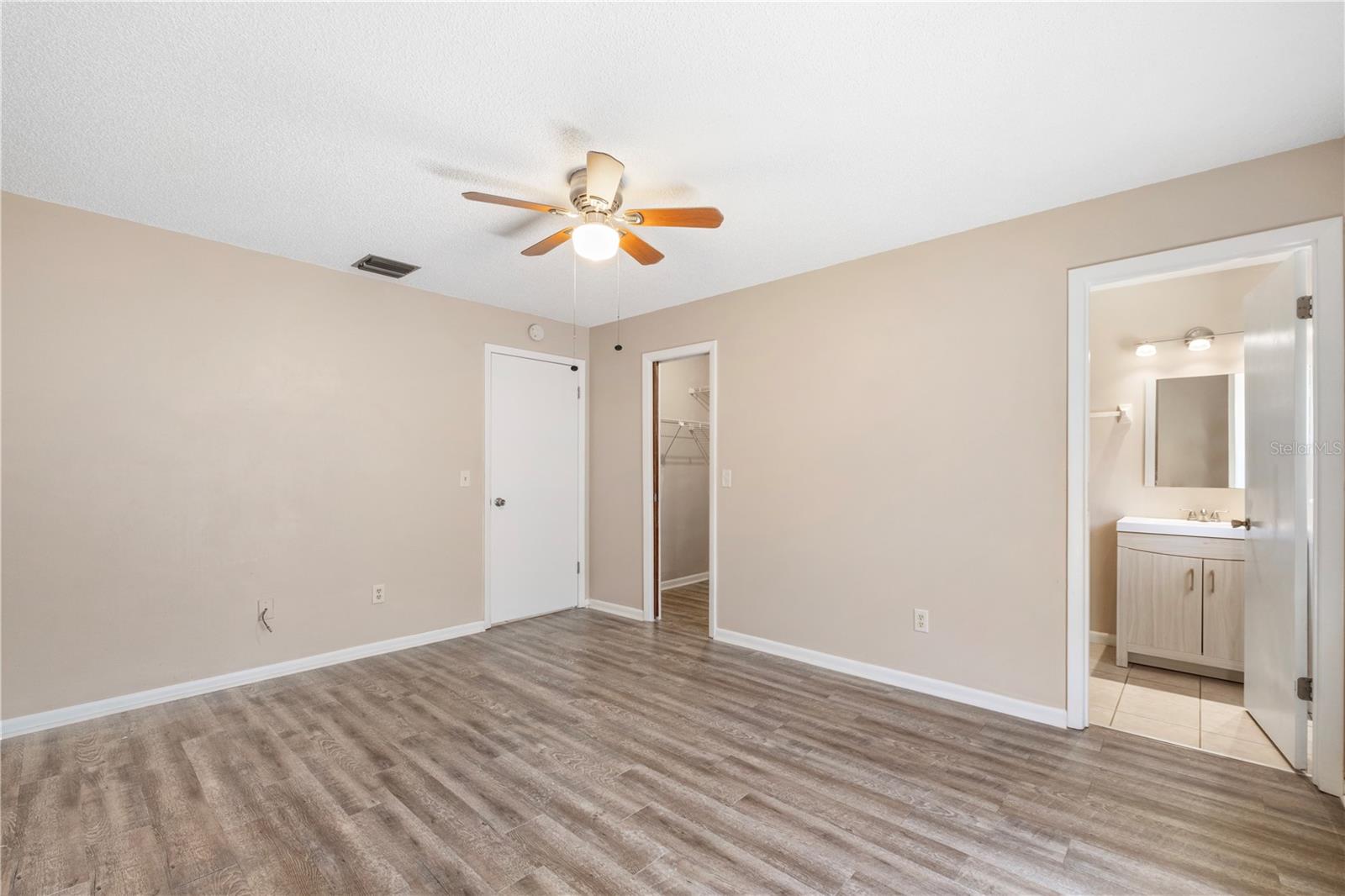 Image 8 of 11 For 314 Douglas Way 900