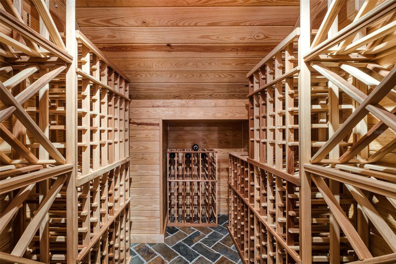 Image 13 of 66 For 141 Glenridge Way