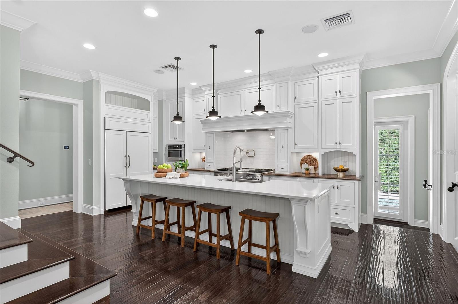 Image 15 of 66 For 141 Glenridge Way