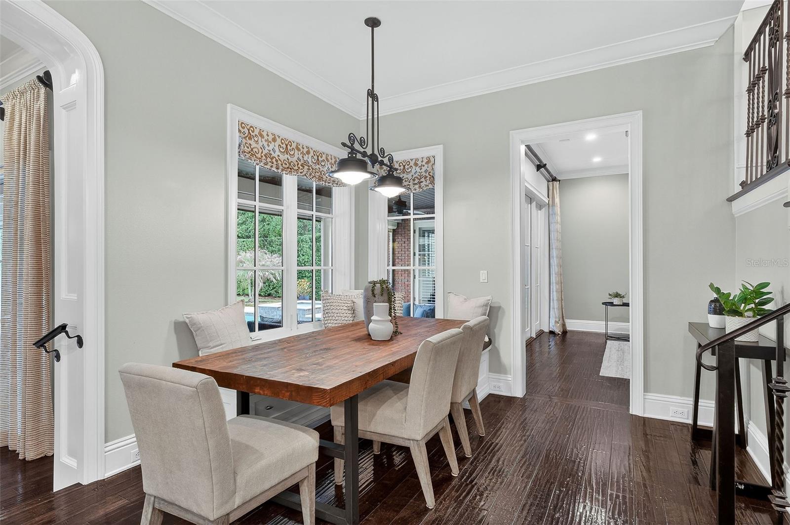 Image 18 of 66 For 141 Glenridge Way