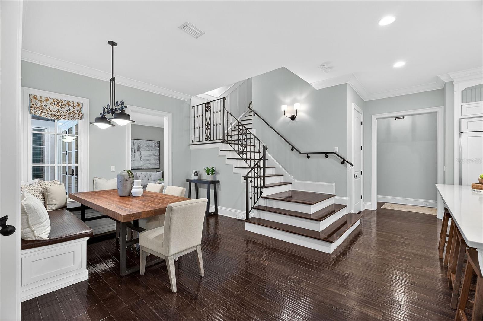 Image 19 of 66 For 141 Glenridge Way