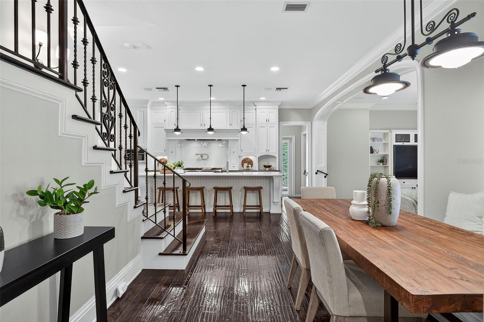 Image 20 of 66 For 141 Glenridge Way