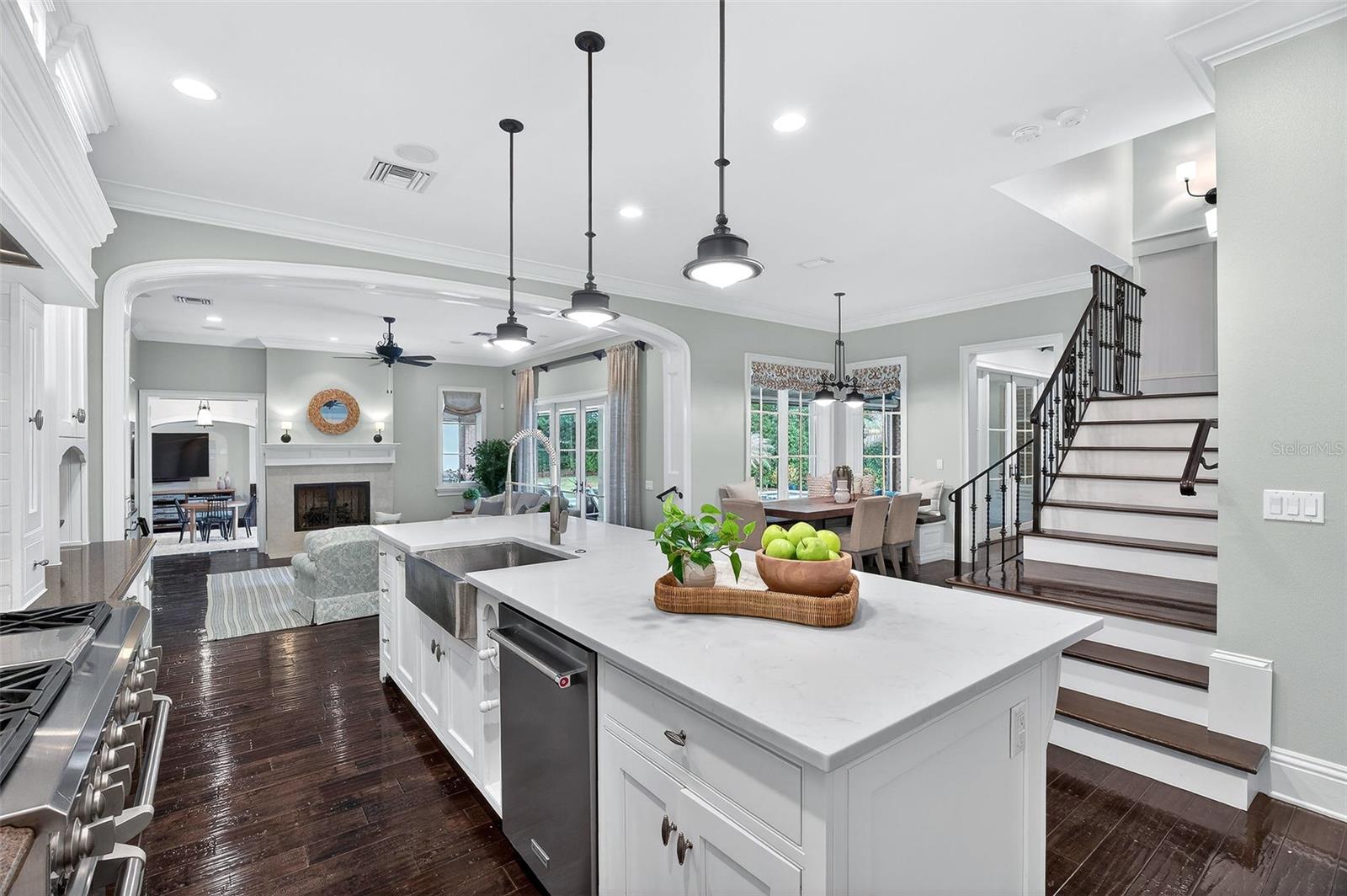 Image 21 of 66 For 141 Glenridge Way