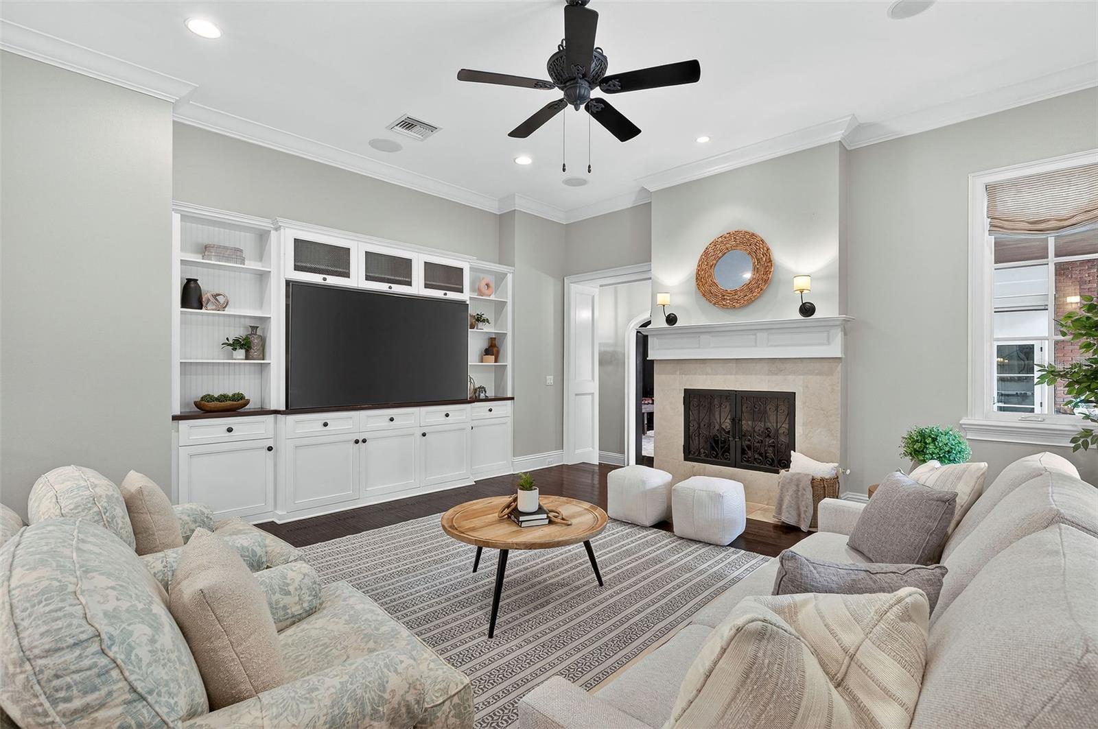 Image 23 of 66 For 141 Glenridge Way