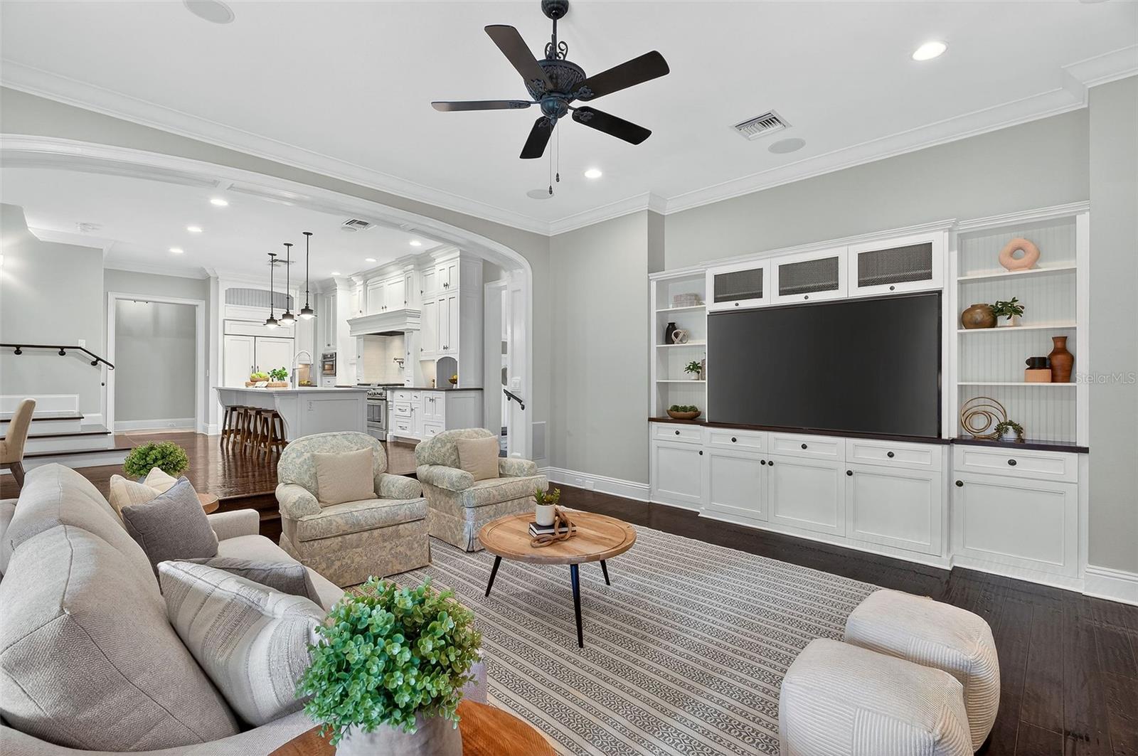 Image 24 of 66 For 141 Glenridge Way