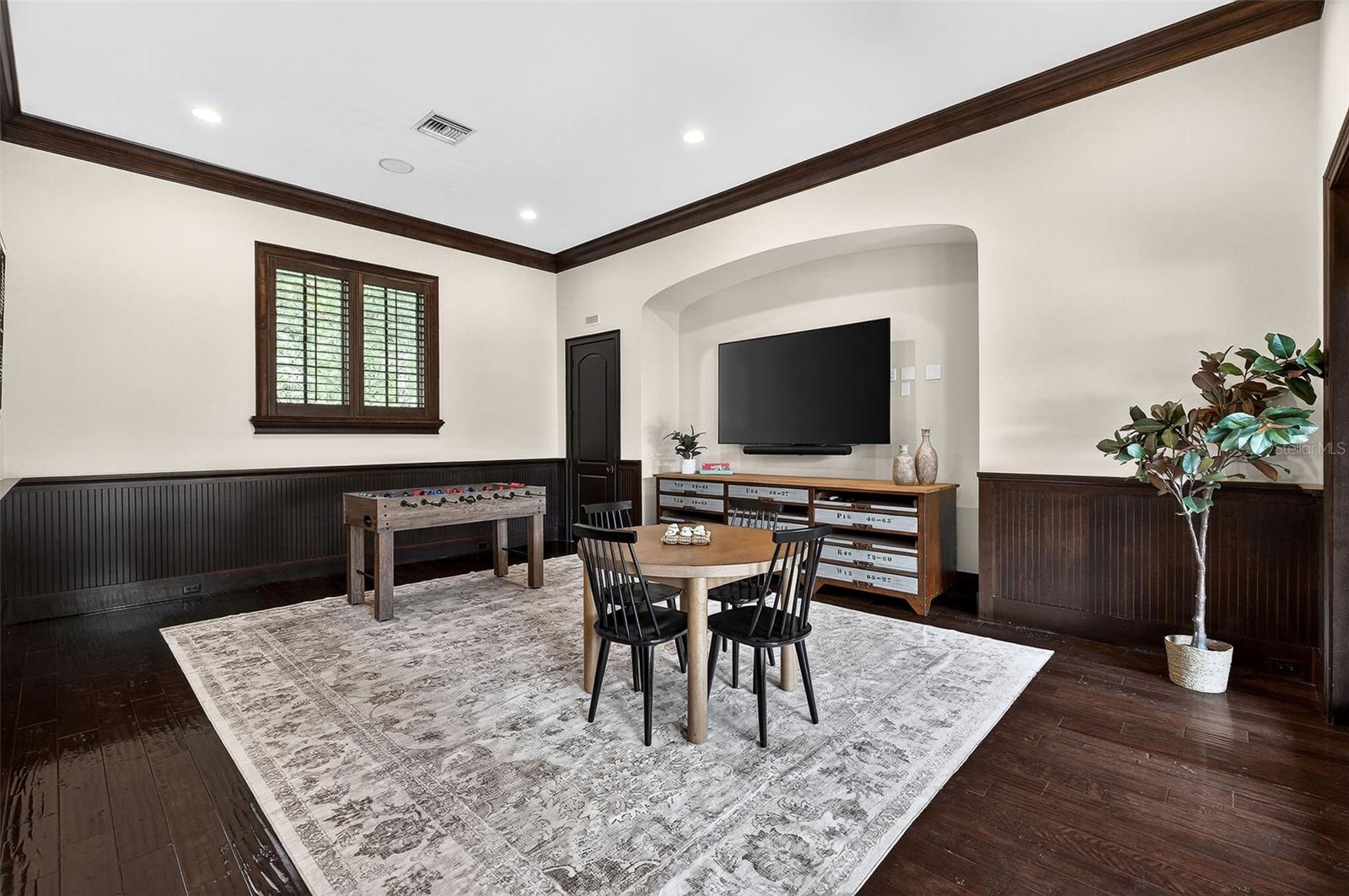 Image 26 of 66 For 141 Glenridge Way