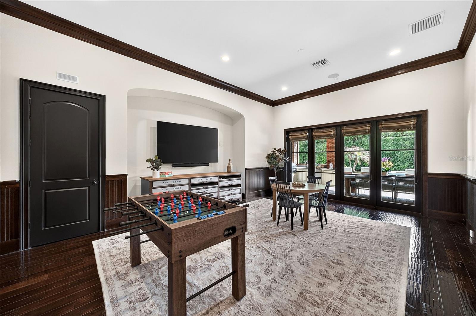 Image 28 of 66 For 141 Glenridge Way