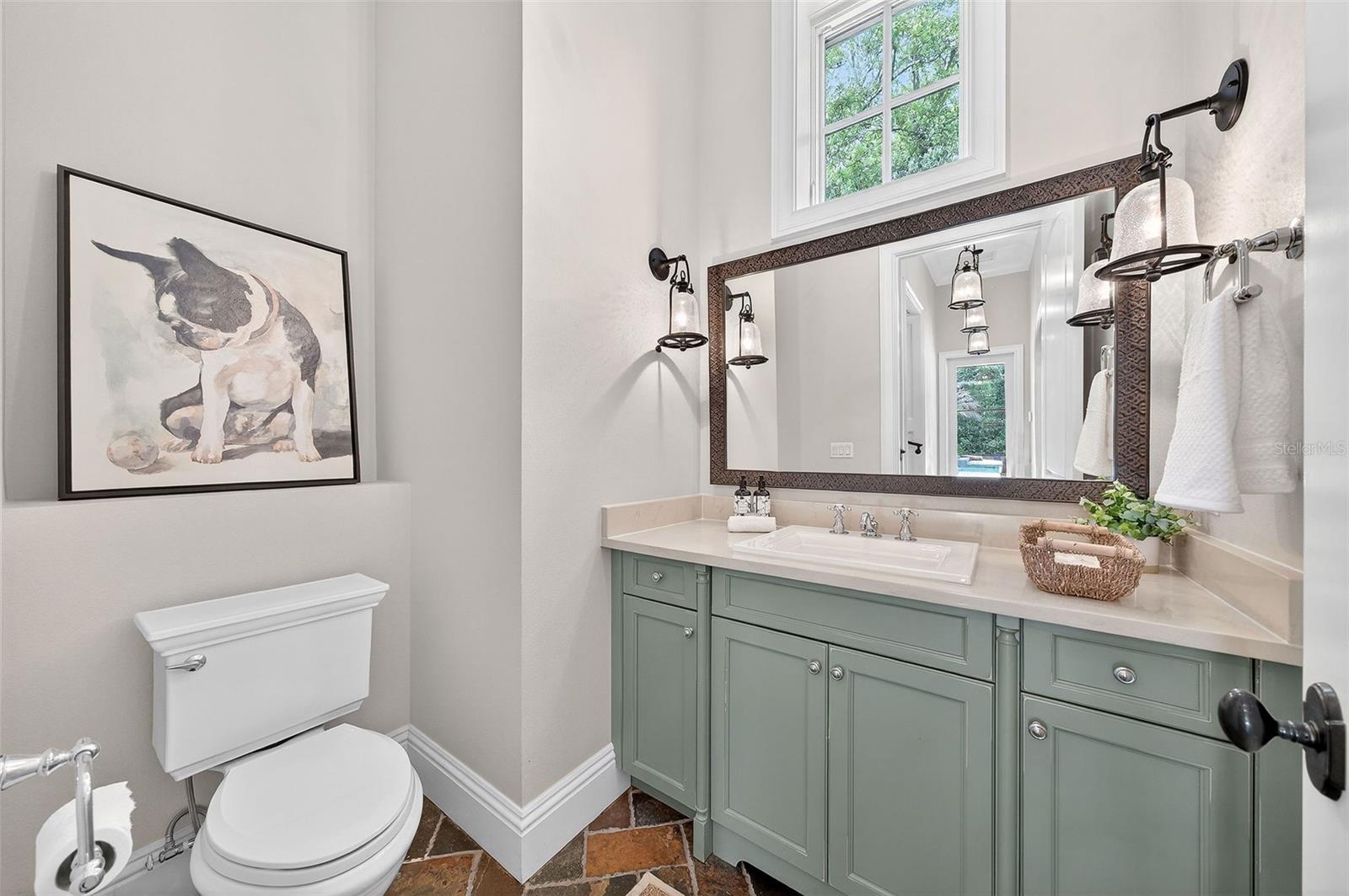 Image 29 of 66 For 141 Glenridge Way