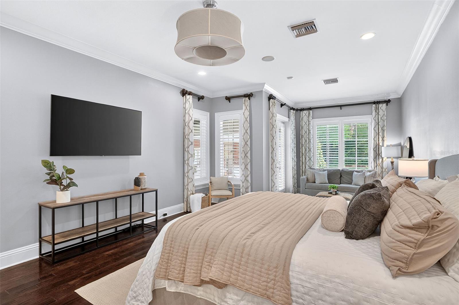 Image 34 of 66 For 141 Glenridge Way