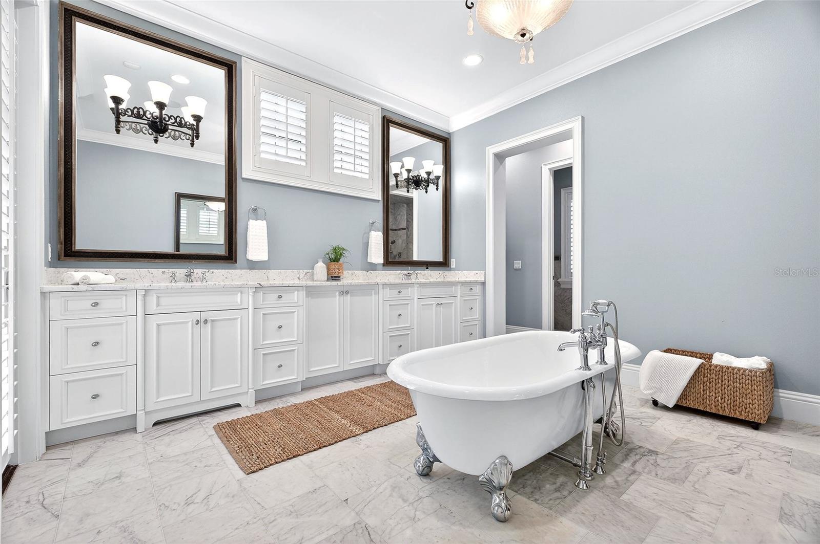 Image 35 of 66 For 141 Glenridge Way