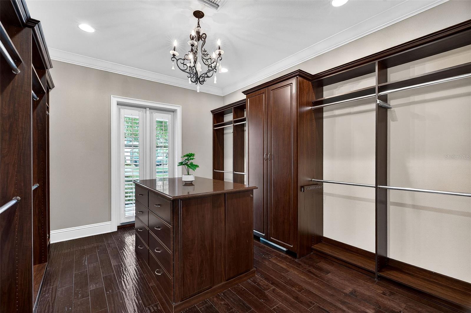 Image 39 of 66 For 141 Glenridge Way