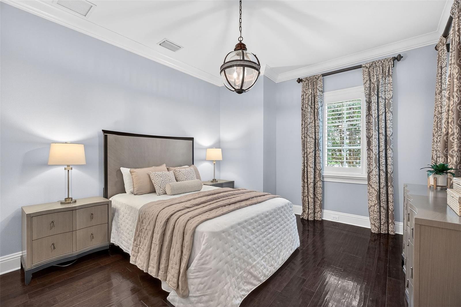 Image 40 of 66 For 141 Glenridge Way