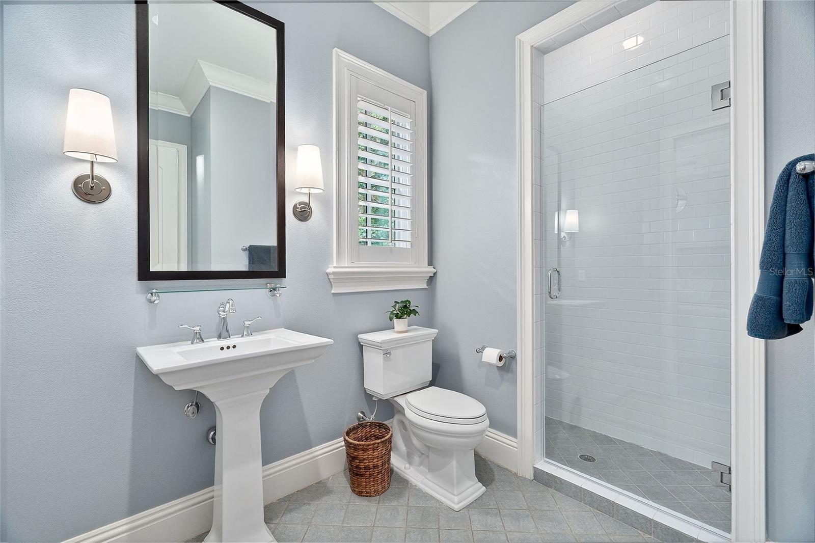 Image 42 of 66 For 141 Glenridge Way