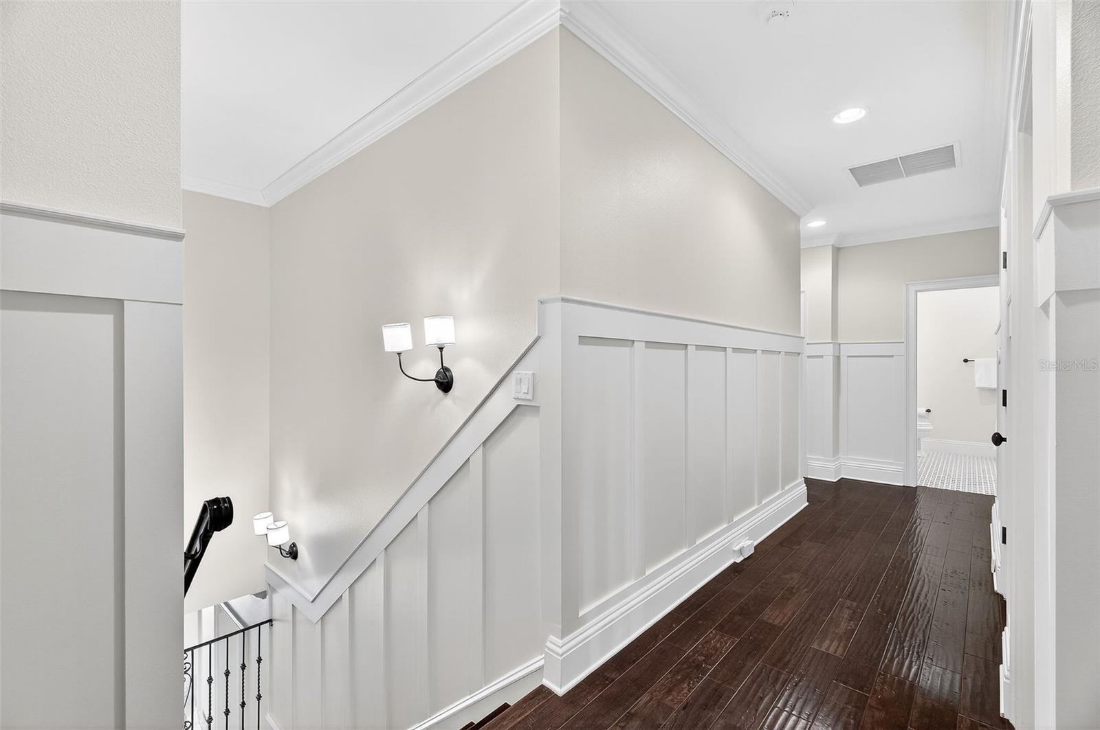 Image 43 of 66 For 141 Glenridge Way