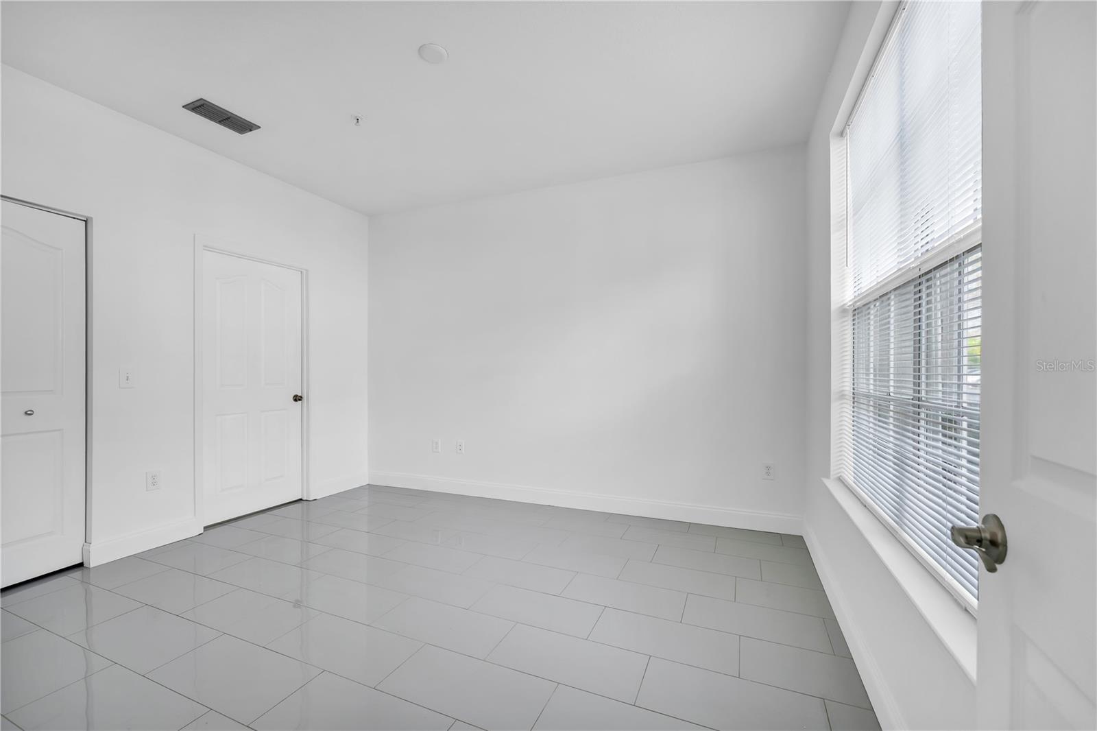 Image 23 of 35 For 12855 Madison Pointe Circle 101