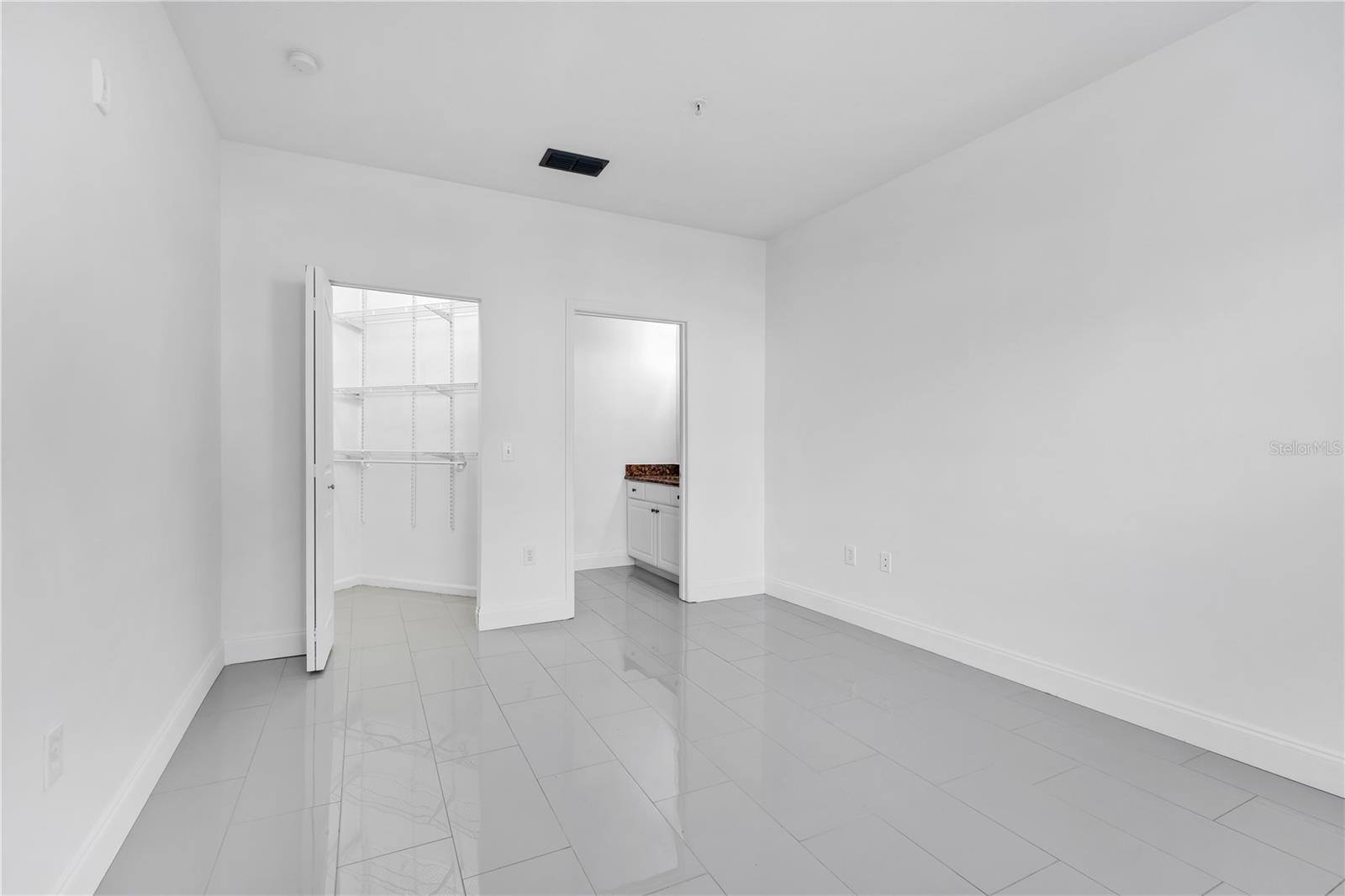 Image 27 of 35 For 12855 Madison Pointe Circle 101