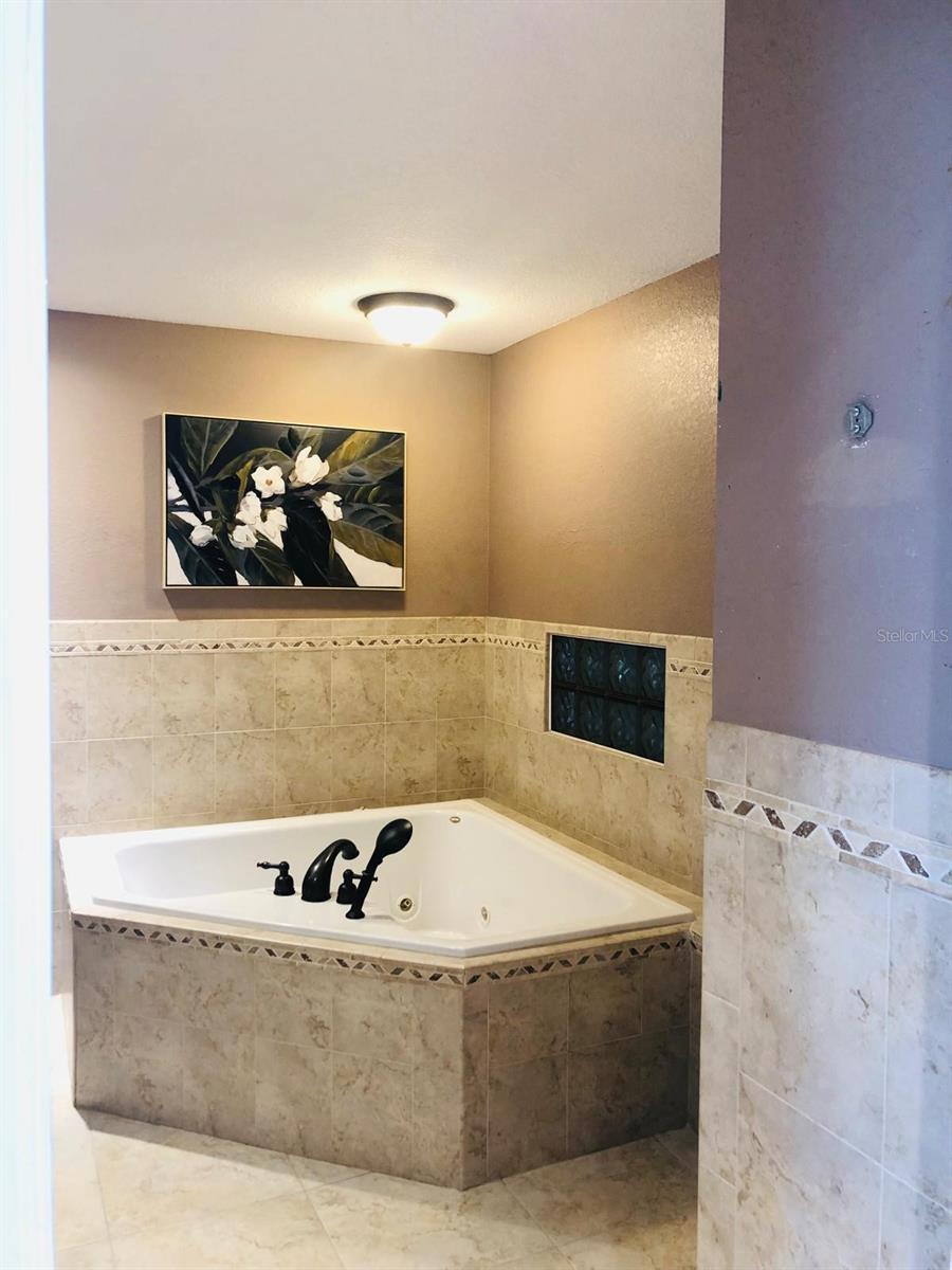 Image 15 of 25 For 2112 East Dunbrooke Cir