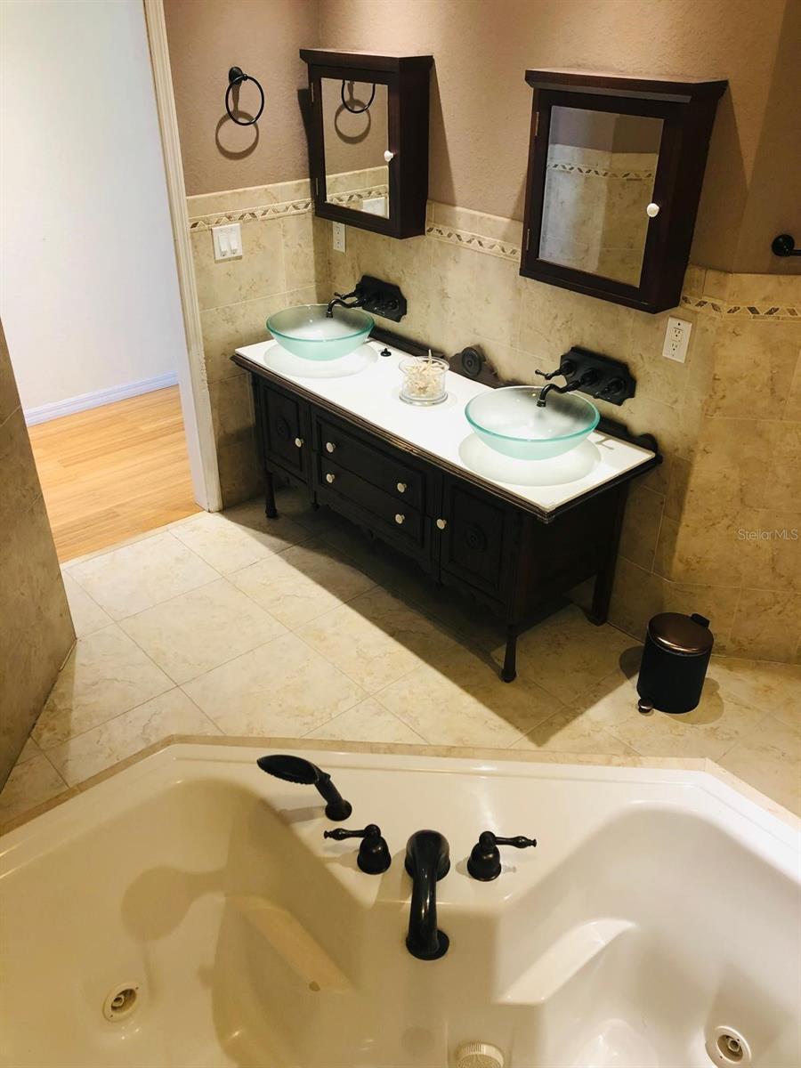 Image 16 of 25 For 2112 East Dunbrooke Cir