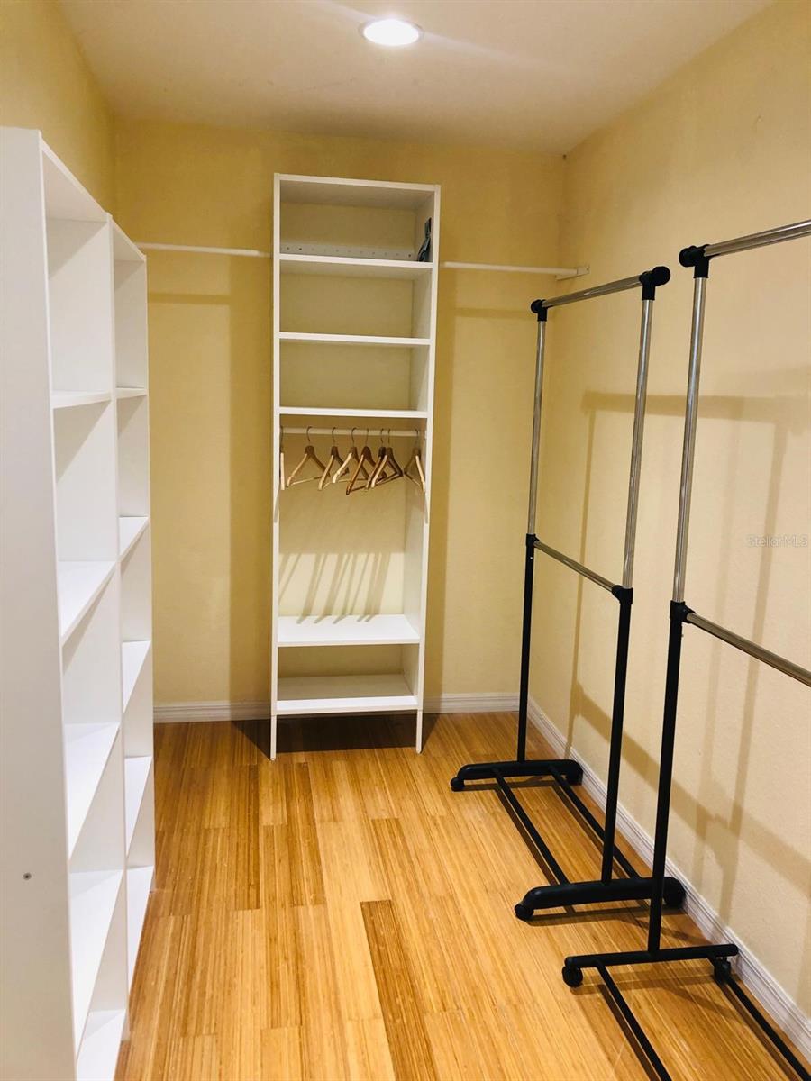 Image 17 of 25 For 2112 East Dunbrooke Cir