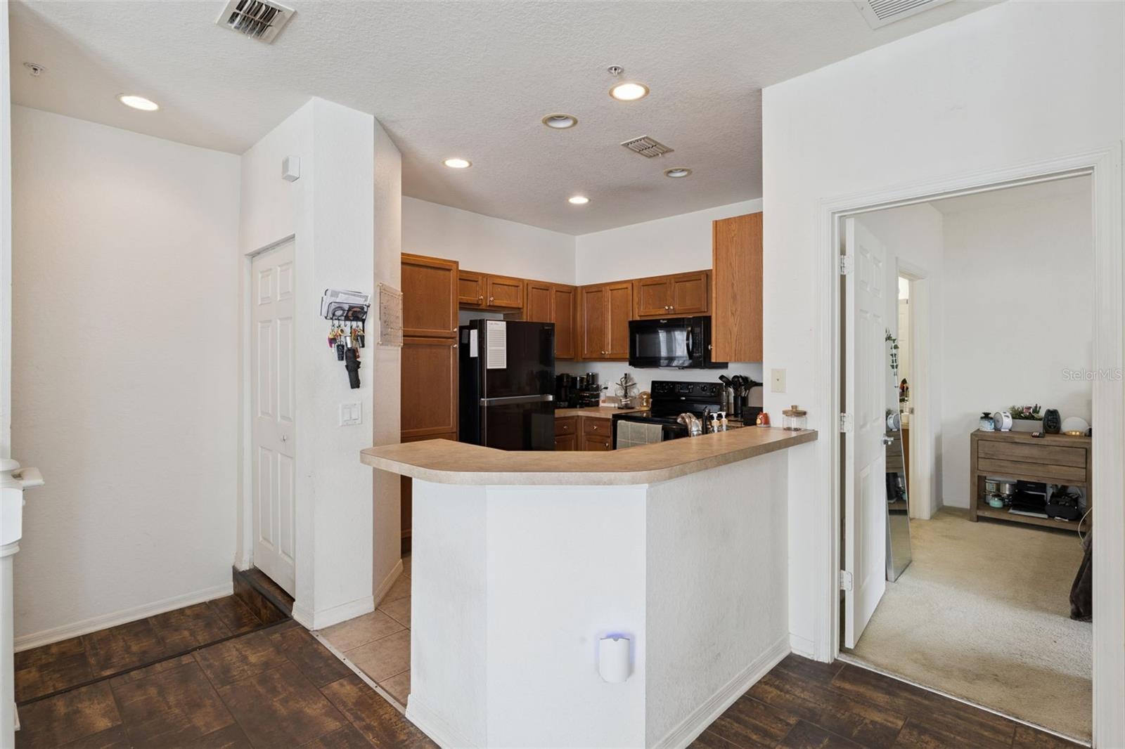 Image 10 of 42 For 2604 Grand Central Parkway 12